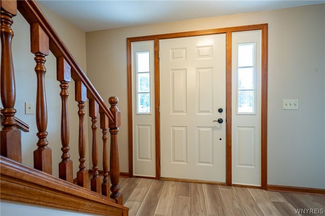 38 Hampton Court, Lancaster, NY 14086