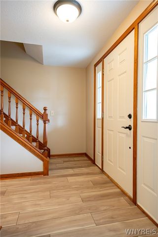 38 Hampton Court, Lancaster, NY 14086