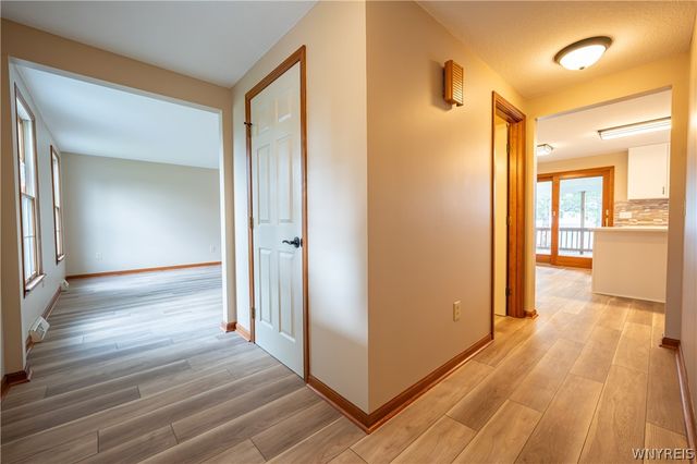 38 Hampton Court, Lancaster, NY 14086