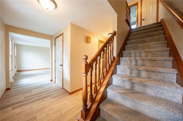 38 Hampton Court, Lancaster, NY 14086