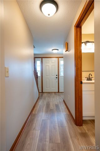 38 Hampton Court, Lancaster, NY 14086