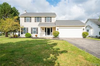 38 Hampton Court, Lancaster, NY 14086