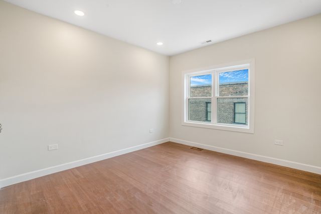 4019 N Tripp Avenue, Chicago, IL 60641