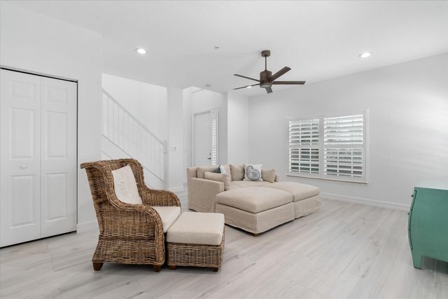 295 NE 5th Avenue 32, Delray Beach, FL 33483
