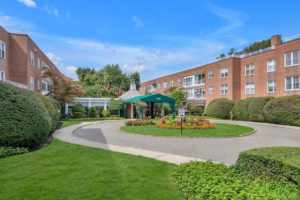 1390 Broadway 119, Hewlett, NY 11557 — exterior