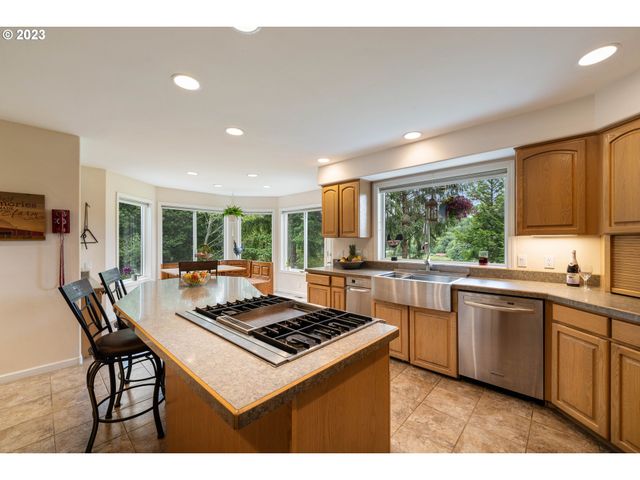 95037 HAYNES WAY Ln, North Bend, OR 97459