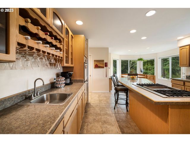 95037 HAYNES WAY Ln, North Bend, OR 97459