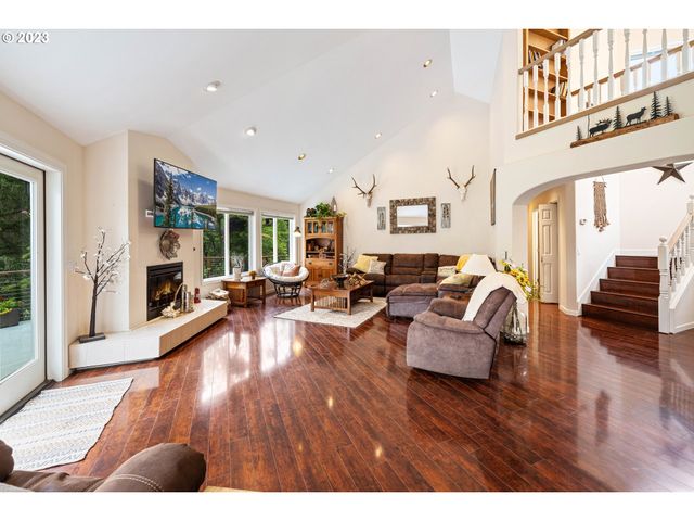 95037 HAYNES WAY Ln, North Bend, OR 97459