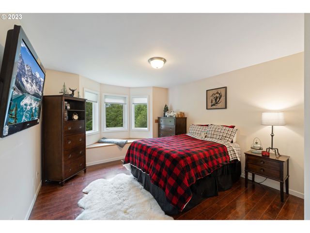 95037 HAYNES WAY Ln, North Bend, OR 97459