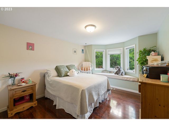 95037 HAYNES WAY Ln, North Bend, OR 97459