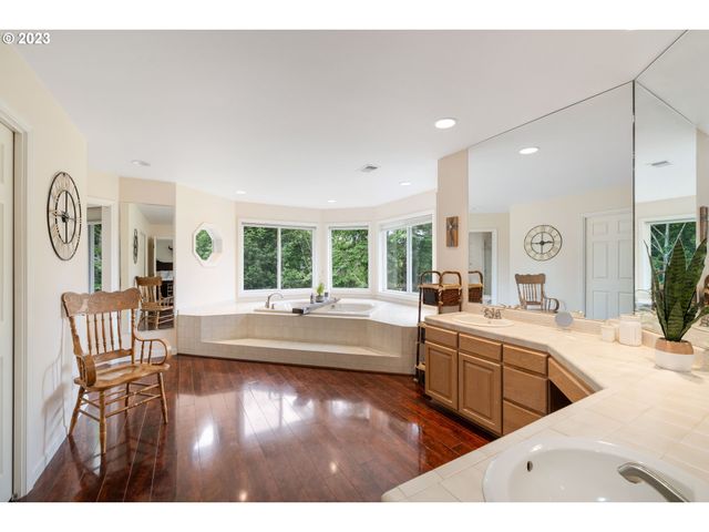 95037 HAYNES WAY Ln, North Bend, OR 97459