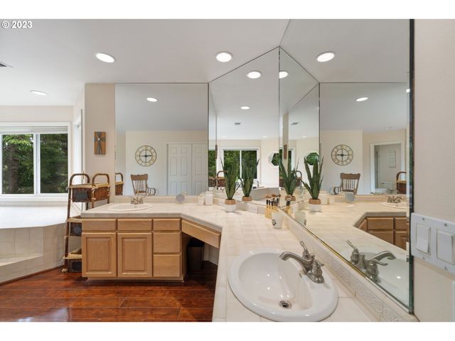 95037 HAYNES WAY Ln, North Bend, OR 97459