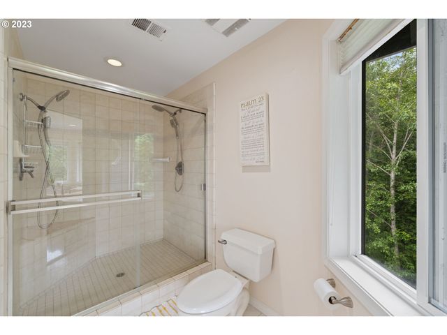 95037 HAYNES WAY Ln, North Bend, OR 97459