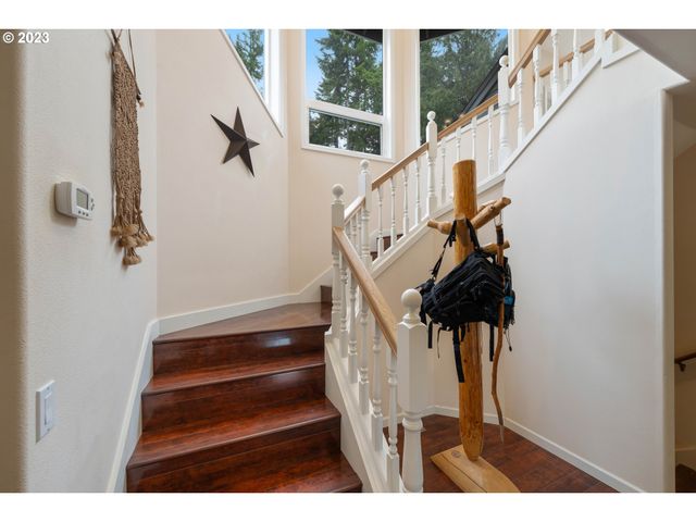 95037 HAYNES WAY Ln, North Bend, OR 97459