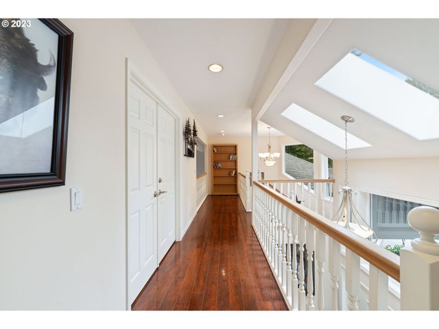 95037 HAYNES WAY Ln, North Bend, OR 97459