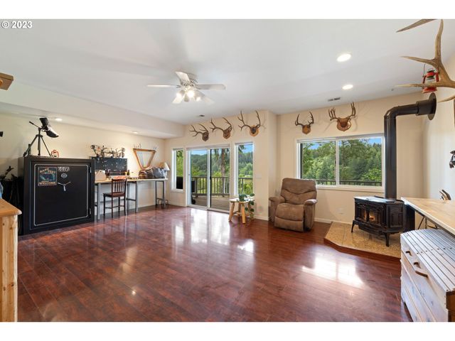 95037 HAYNES WAY Ln, North Bend, OR 97459