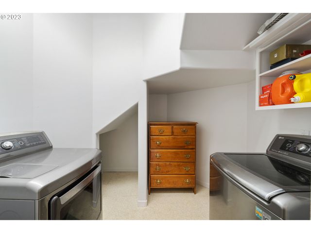 95037 HAYNES WAY Ln, North Bend, OR 97459