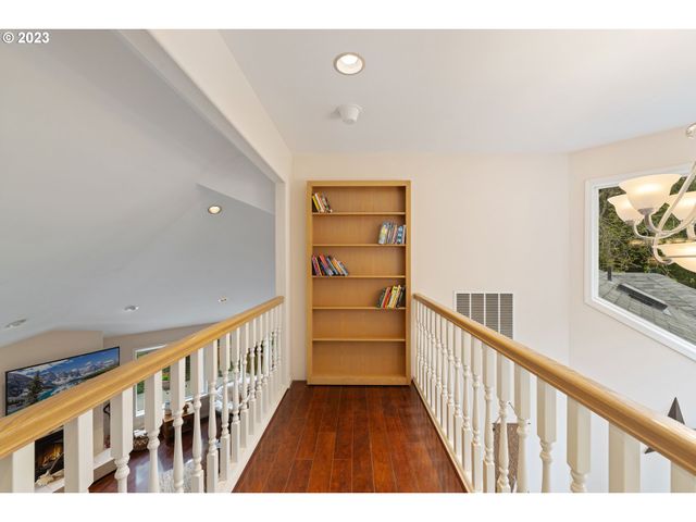 95037 HAYNES WAY Ln, North Bend, OR 97459