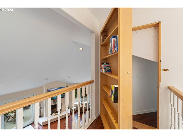 95037 HAYNES WAY Ln, North Bend, OR 97459