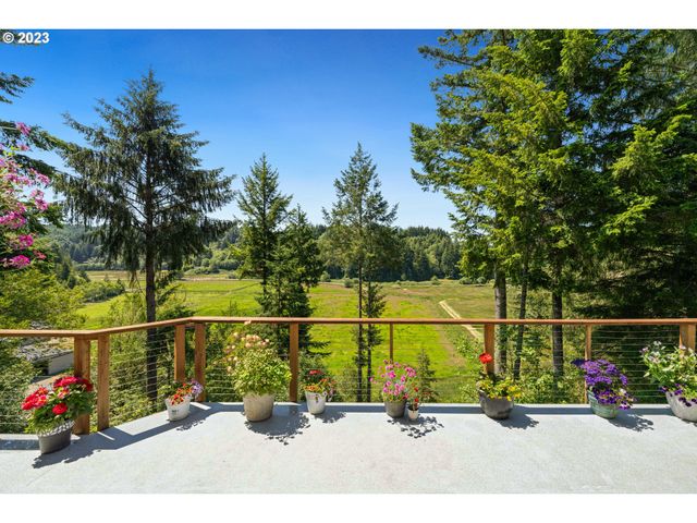 95037 HAYNES WAY Ln, North Bend, OR 97459