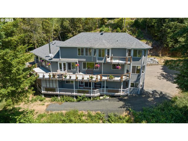 95037 HAYNES WAY Ln, North Bend, OR 97459