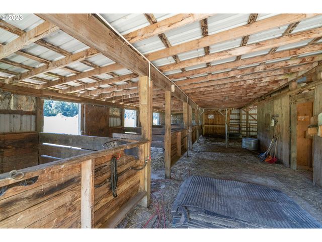 95037 HAYNES WAY Ln, North Bend, OR 97459