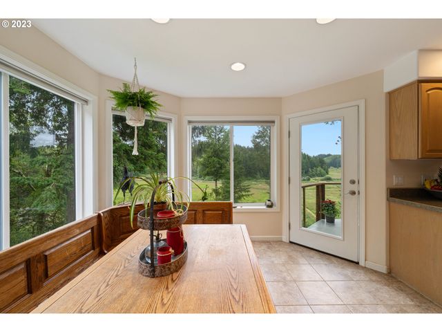 95037 HAYNES WAY Ln, North Bend, OR 97459