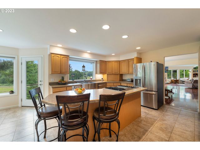 95037 HAYNES WAY Ln, North Bend, OR 97459