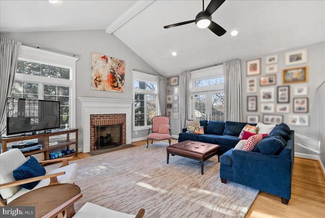 2412 N COLUMBUS ST, Arlington, VA 22207