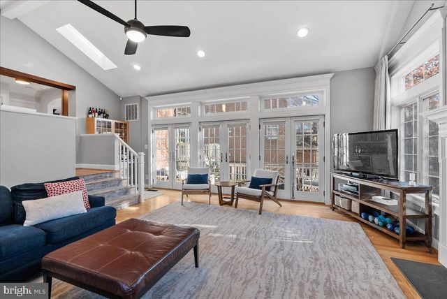 2412 N COLUMBUS ST, Arlington, VA 22207