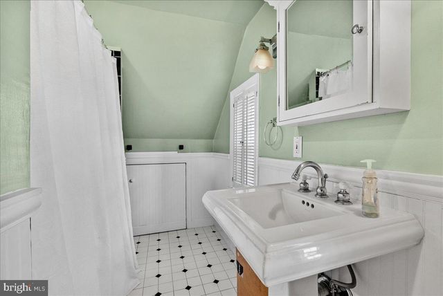 2412 N COLUMBUS ST, Arlington, VA 22207