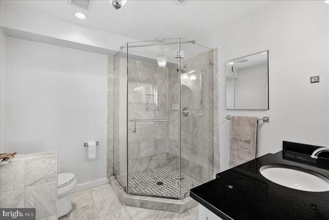 2412 N COLUMBUS ST, Arlington, VA 22207