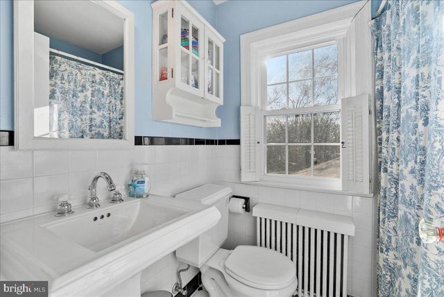 2412 N COLUMBUS ST, Arlington, VA 22207