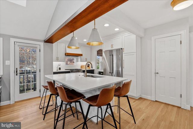 2412 N COLUMBUS ST, Arlington, VA 22207