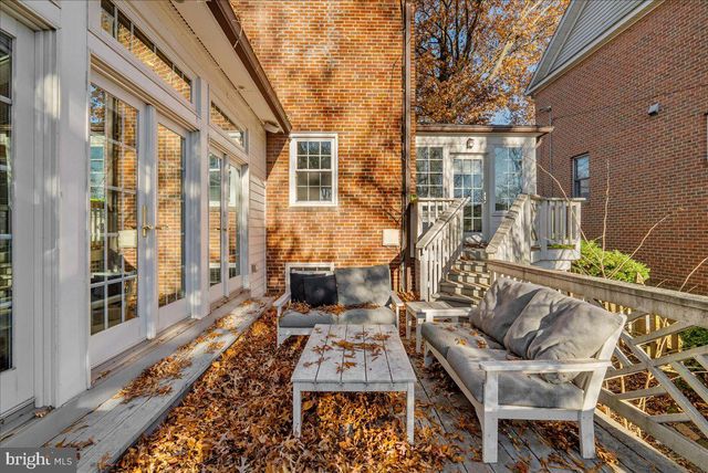 2412 N COLUMBUS ST, Arlington, VA 22207