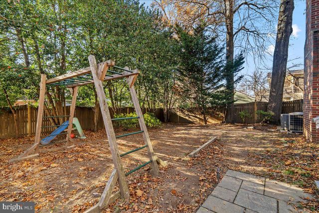 2412 N COLUMBUS ST, Arlington, VA 22207