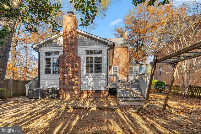 2412 N COLUMBUS ST, Arlington, VA 22207