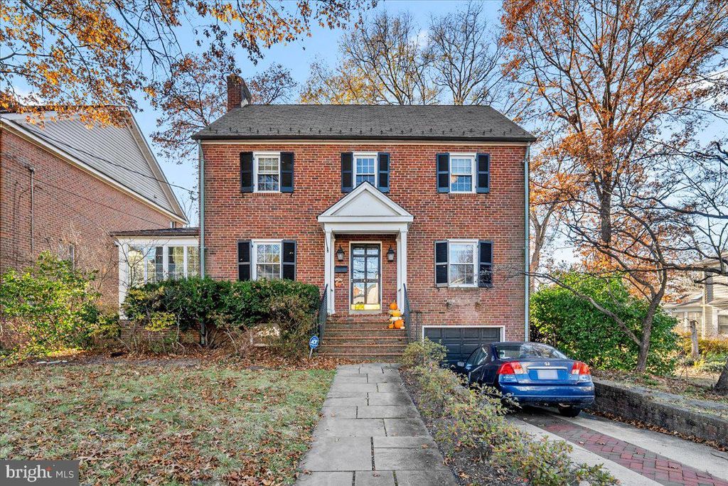 2412 N COLUMBUS ST, Arlington, VA 22207