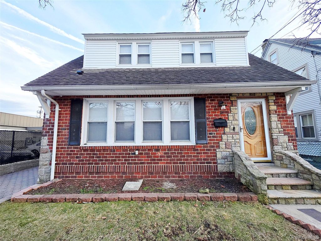 18 Prospect Street, Williston Park, NY 11596