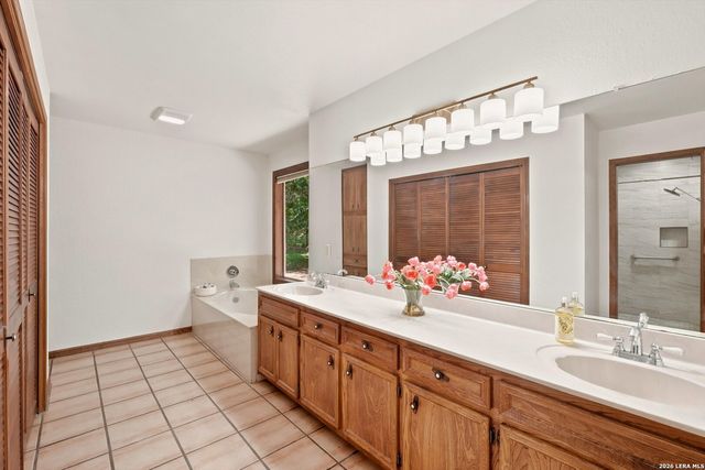 2703 OAK HAVEN DR, San Marcos, TX 78666