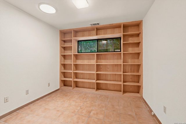 2703 OAK HAVEN DR, San Marcos, TX 78666