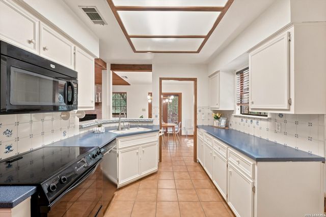 2703 OAK HAVEN DR, San Marcos, TX 78666