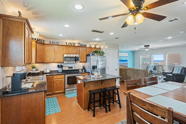 2592 Whitecap, Crystal Beach, TX 77650