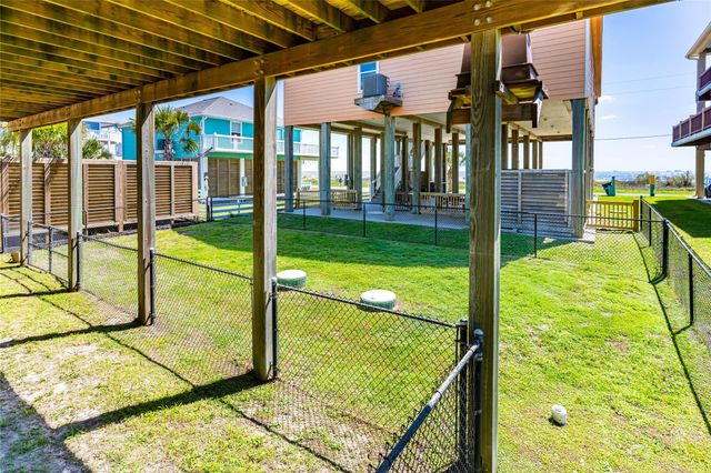 2592 Whitecap, Crystal Beach, TX 77650