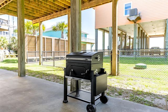 2592 Whitecap, Crystal Beach, TX 77650