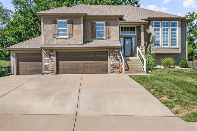 10706 N Tracy Avenue, Kansas City, MO 64155