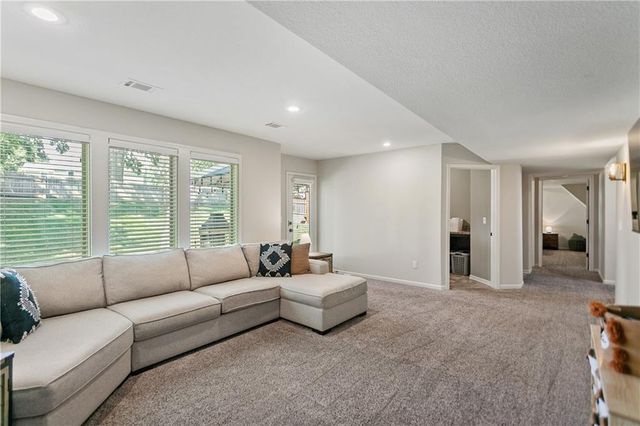 10706 N Tracy Avenue, Kansas City, MO 64155