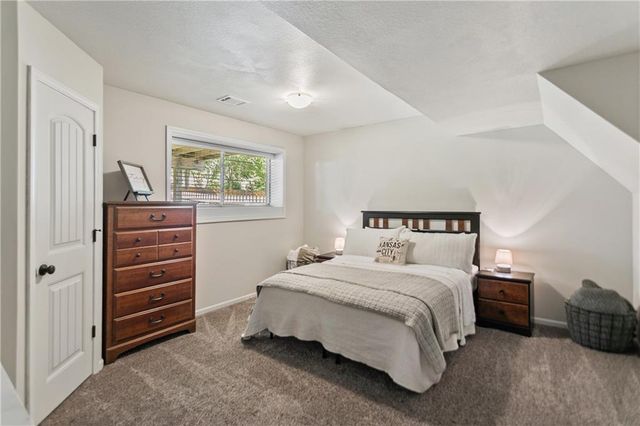 10706 N Tracy Avenue, Kansas City, MO 64155