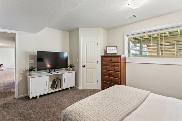 10706 N Tracy Avenue, Kansas City, MO 64155