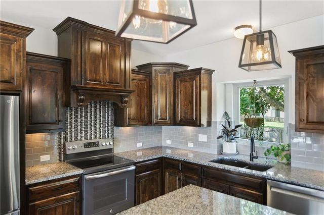 10706 N Tracy Avenue, Kansas City, MO 64155